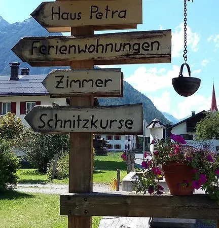 Haus Petra ゲストハウス バッハ